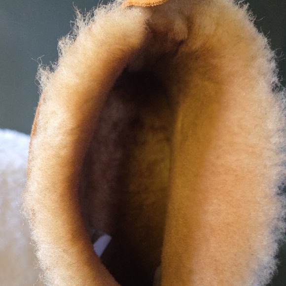 L.L. Bean Mens Suede Indoor Shoes With Genuine Shearling - Picture 3 of 3